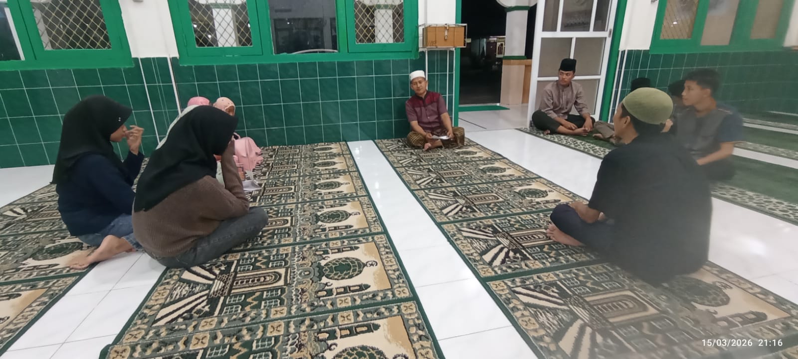 KUA Bunguran Barat Perkuat Pembinaan Remaja Melalui Rapat Pemantapan Bazar Sembako Murah di Masjid Besar An-Nur Sedanau